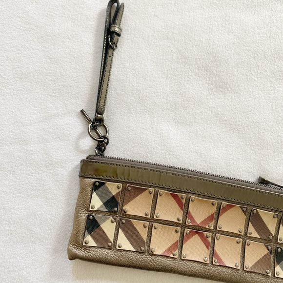 BURBERRY Metallic Leather Clutch - Picture 8 of 10